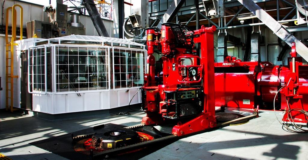 The Iron Roughneck Automates Connecting Drill Pipe Segments 440K Oil