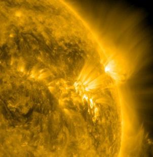 70 Chapter 4 Figure 4.13: A picture of the active region 1099 at 10:00 UT on the 14 th of August 2010.