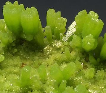 Pyromorphite has the element structure. They are all hexagonal! (How many sides do hexagonal crystals have? 4? 5? 8? No! 6!