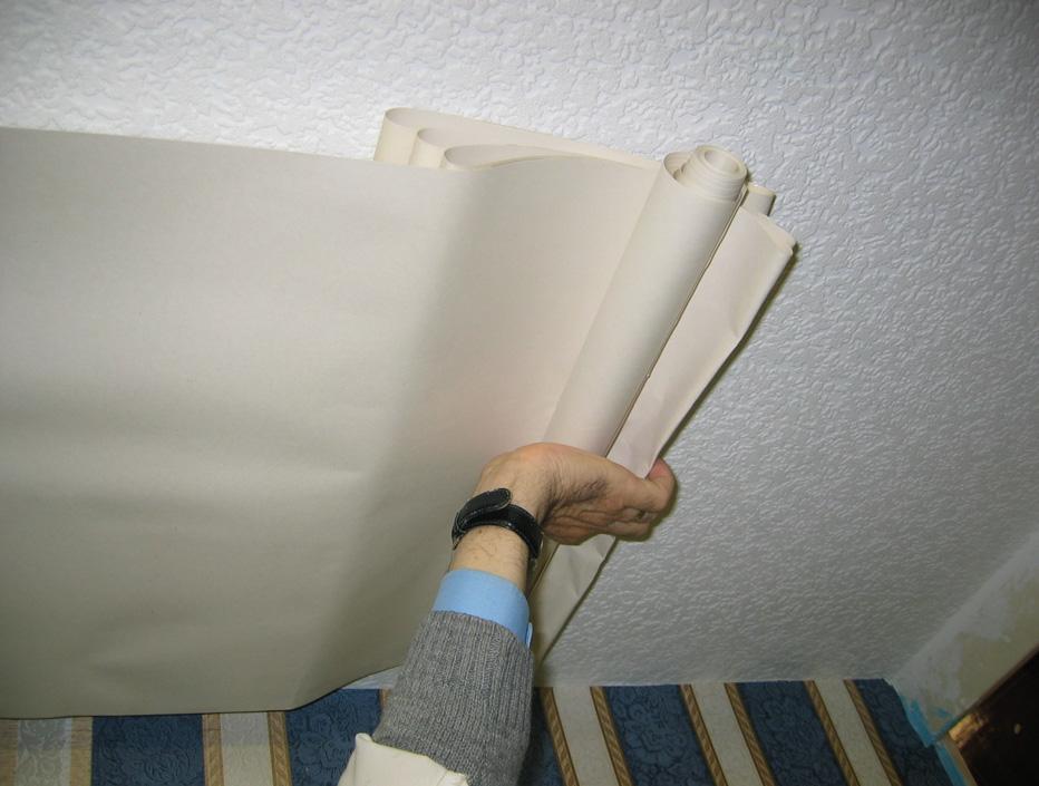 3.0 Hang Lining Paper on Prepared Ceiling Key learning points Use of crutch to assist in holding paper overhead 3.
