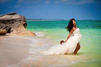 What better place to do your senior portrait than in the idyllic Turks and Caicos Islands.
