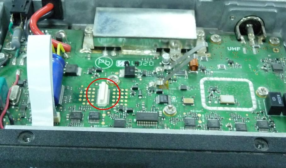 Plug the ST-965VX/VXD logic board into the radio s option board socket: