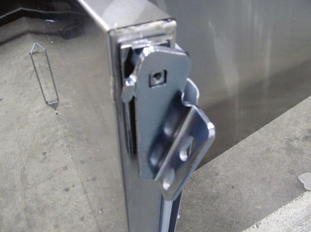 Step 8 Adjust the self-closing hinge cartridge on the door.